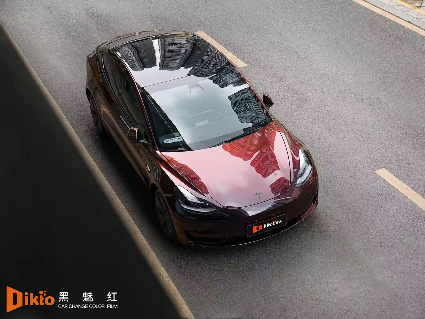 黑魅紅--特斯拉Model3