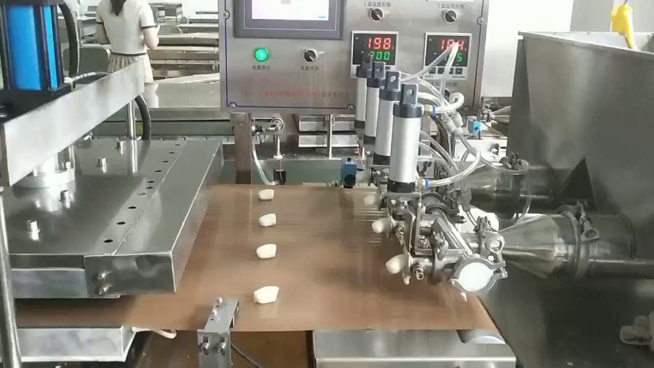 上海个性化定制+圆形单饼机+全自动烙饼机+全自动烙馍机/厂家供应，全自动烙馍机