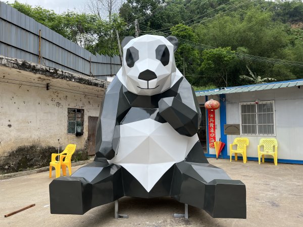 几何玻璃钢熊猫雕塑