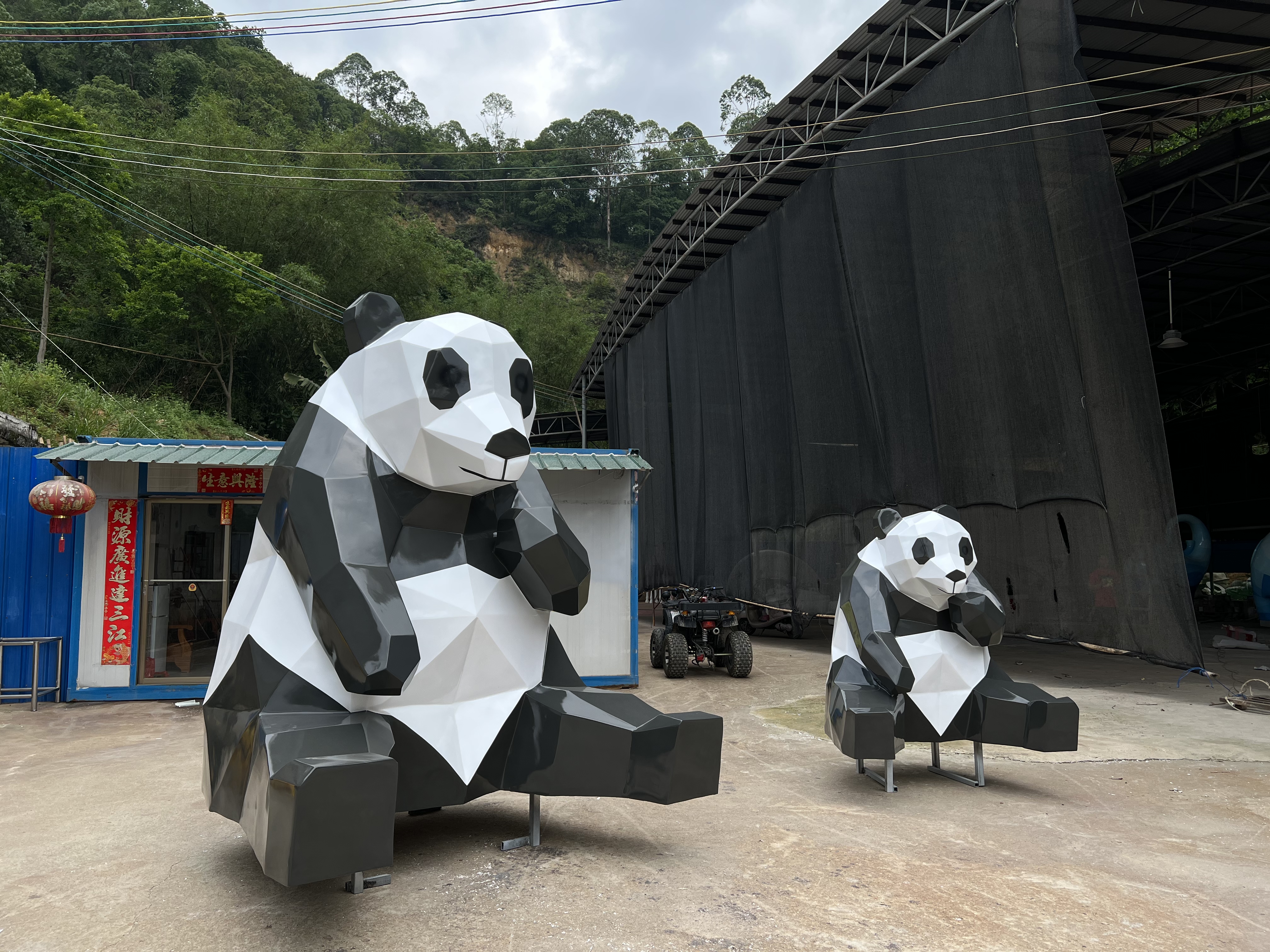 幾何玻璃鋼熊貓雕塑-名圖