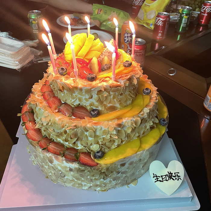 2021年員工舉辦生日會(huì)