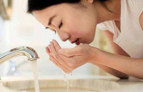 专家不建议冷热水交替洗脸，你了解吗？