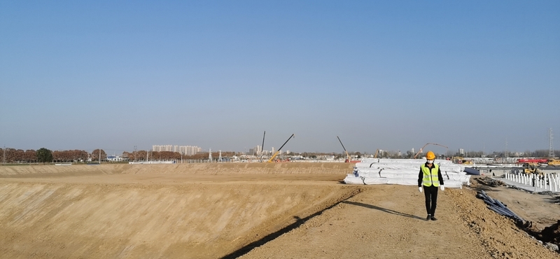 皖升力生產的土工膜已運抵施工現場.jpg