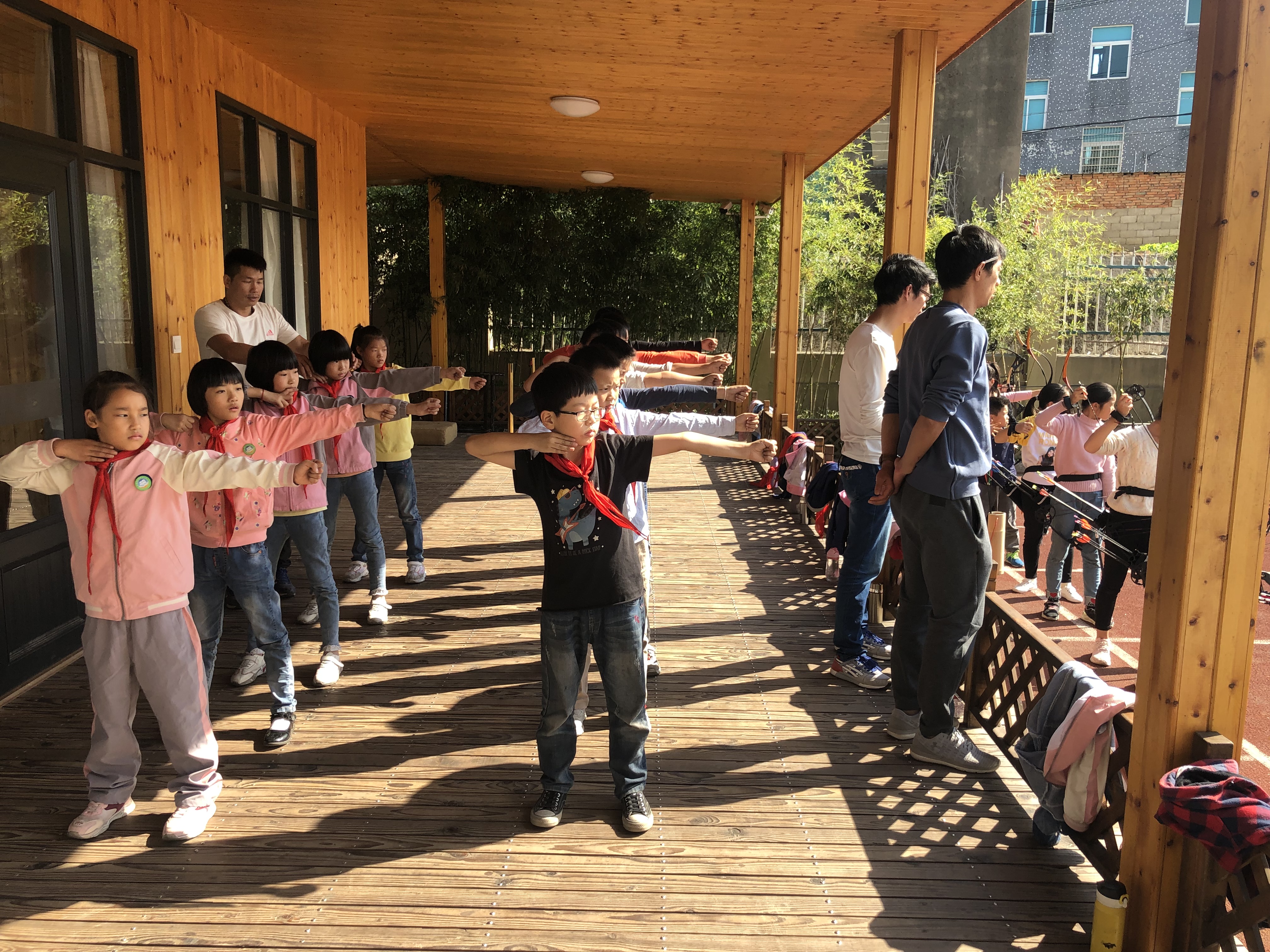 山水小学射箭课.png