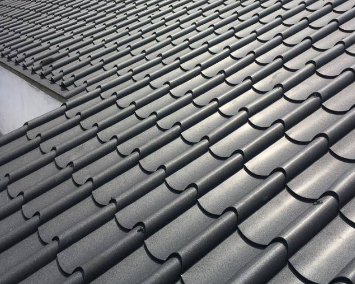 其中彩钢板可以分为很多种,但按大类来说,可以分为屋面板用材和墙面板