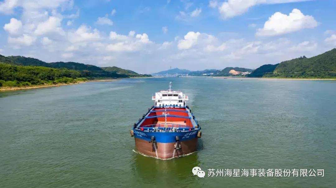 經過7個月的努力，“綠色珠江”工程首制船“達峰3001”“中和2001”在廣州交付