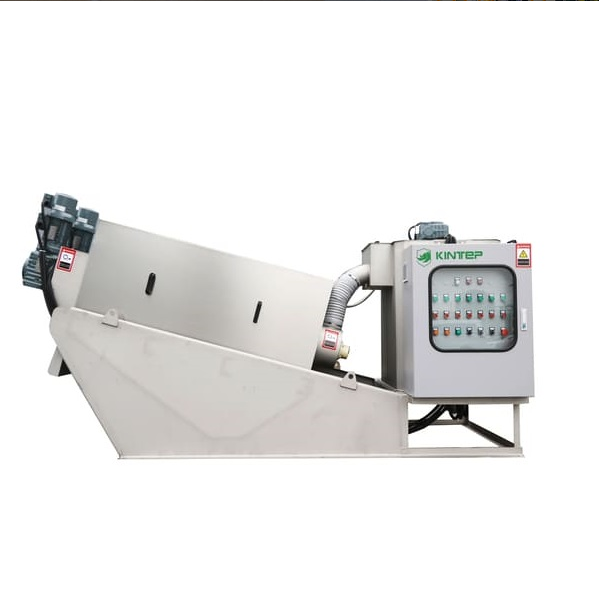 Sludge dewatering machine