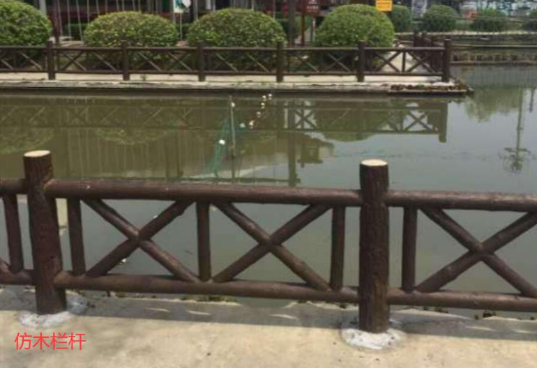 西宁仿木栅栏安装多少钱 上海煜展交通设施工程供应