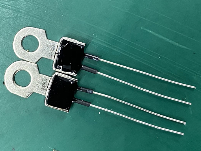 热敏电阻这种电子元器件的应用范围:热敏电阻可作为电子线路元件用于