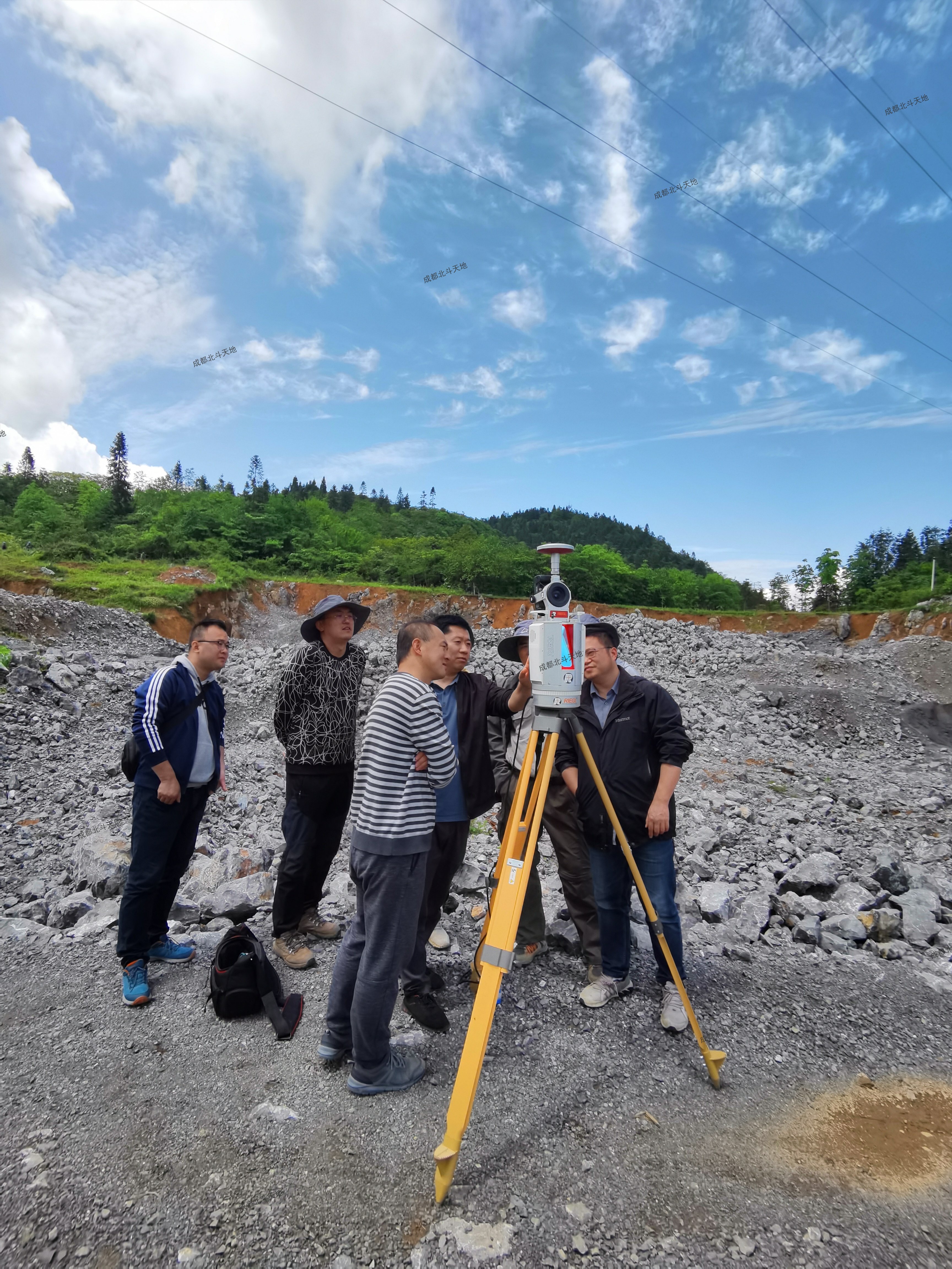 riegl-vz2000i地面三维激光扫描仪现场数据采集.jpg