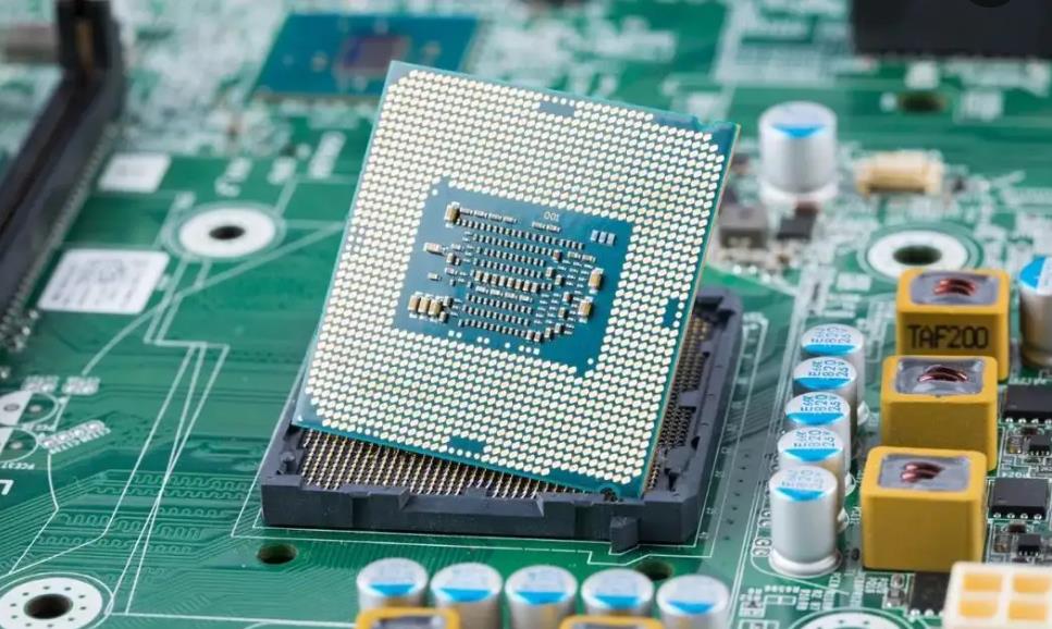 bga是一种矩阵阵列焊接,如上图的芯片位置,我们可以看到整个芯片位置