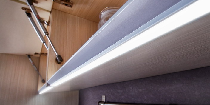 上海導(dǎo)軌式射燈商家 來(lái)電咨詢(xún) 上海朗而美電器供應(yīng)