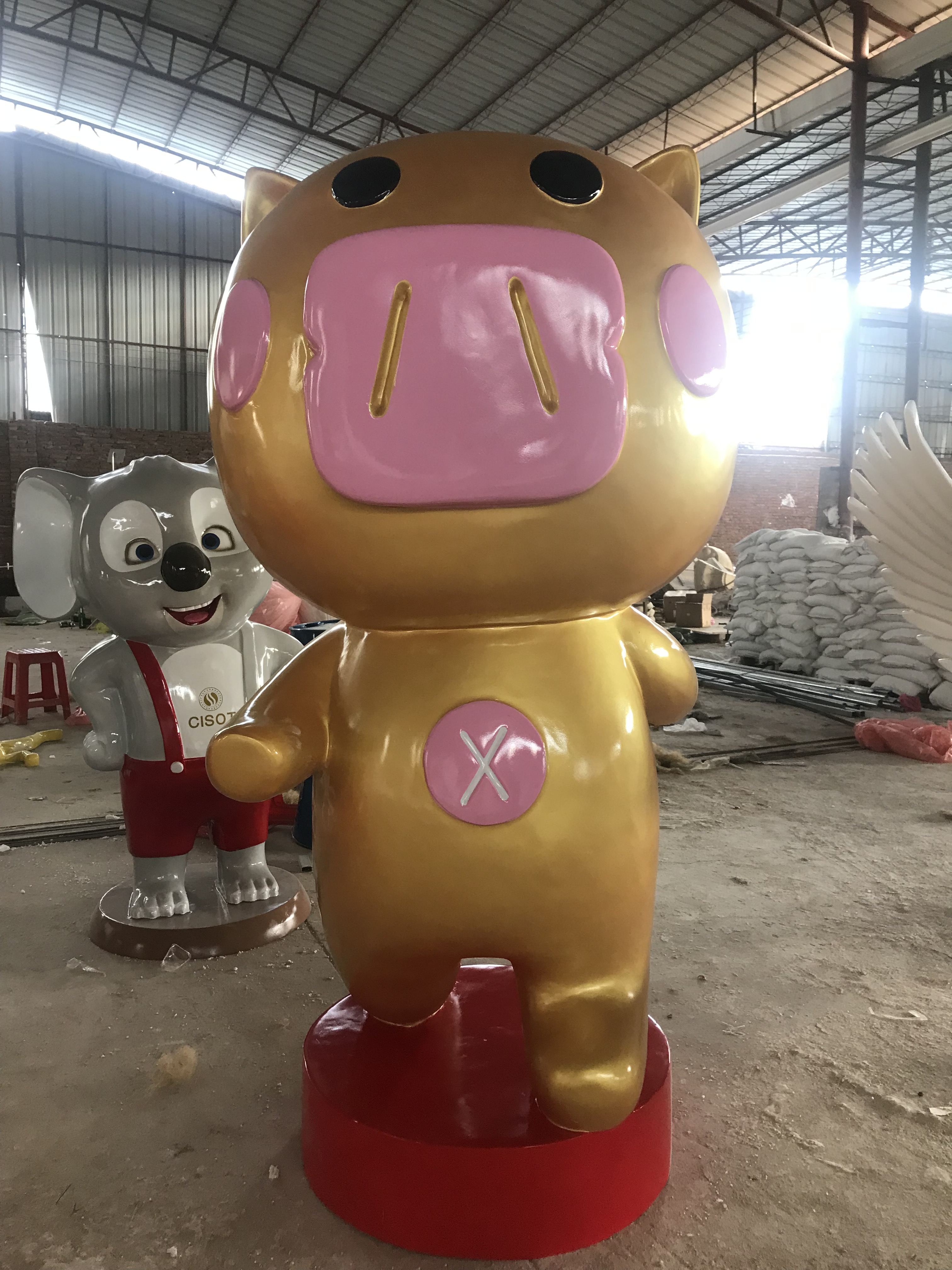 金豬抱福雕塑-名圖