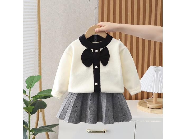 广州好看的女童套装哪个牌子好 小羚羊针织服装厂供应;