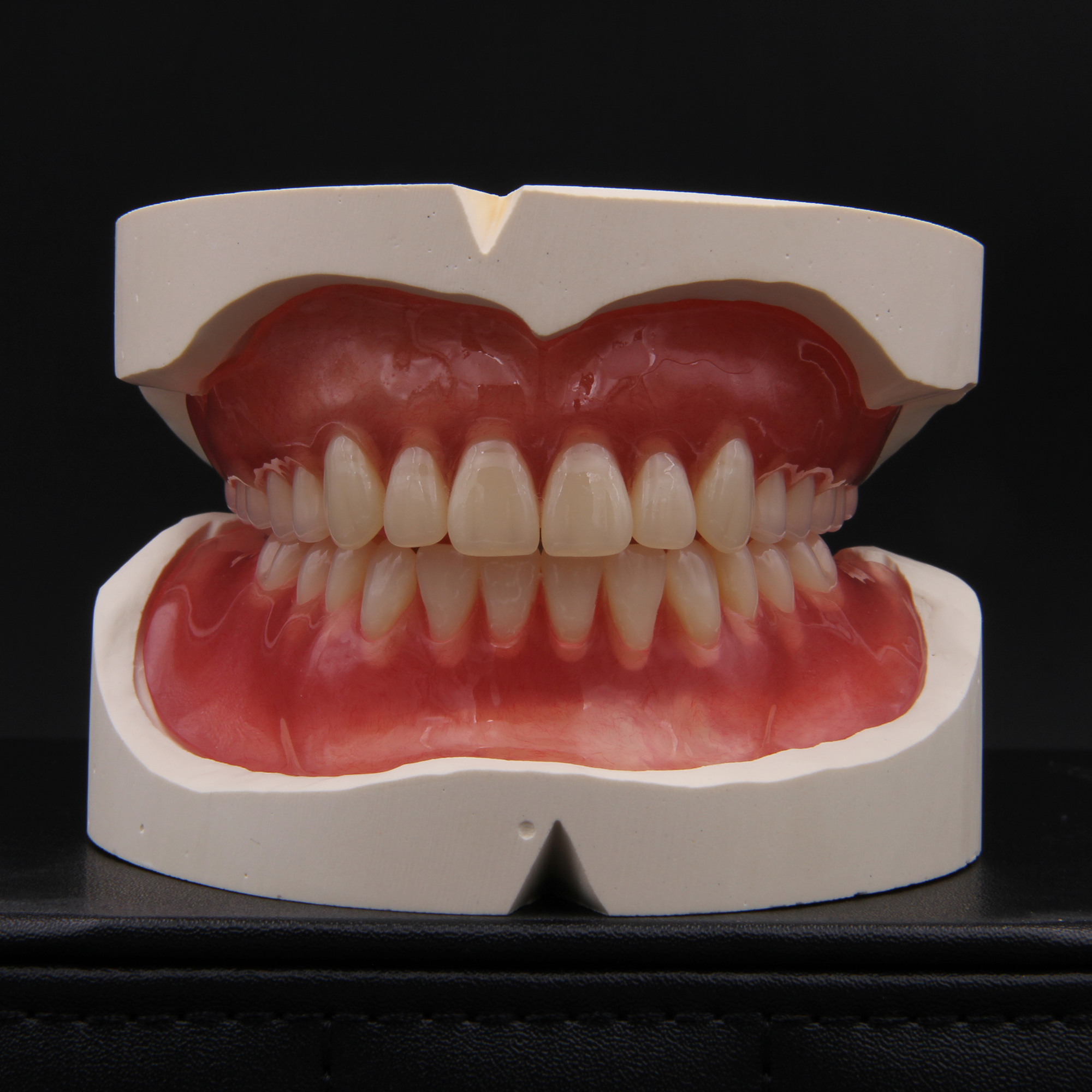上齿/上海奇异 多层色树脂牙(曾用名:丽建) 28*1 全口 型号:B425 色号:A2（新老包装随机发货）