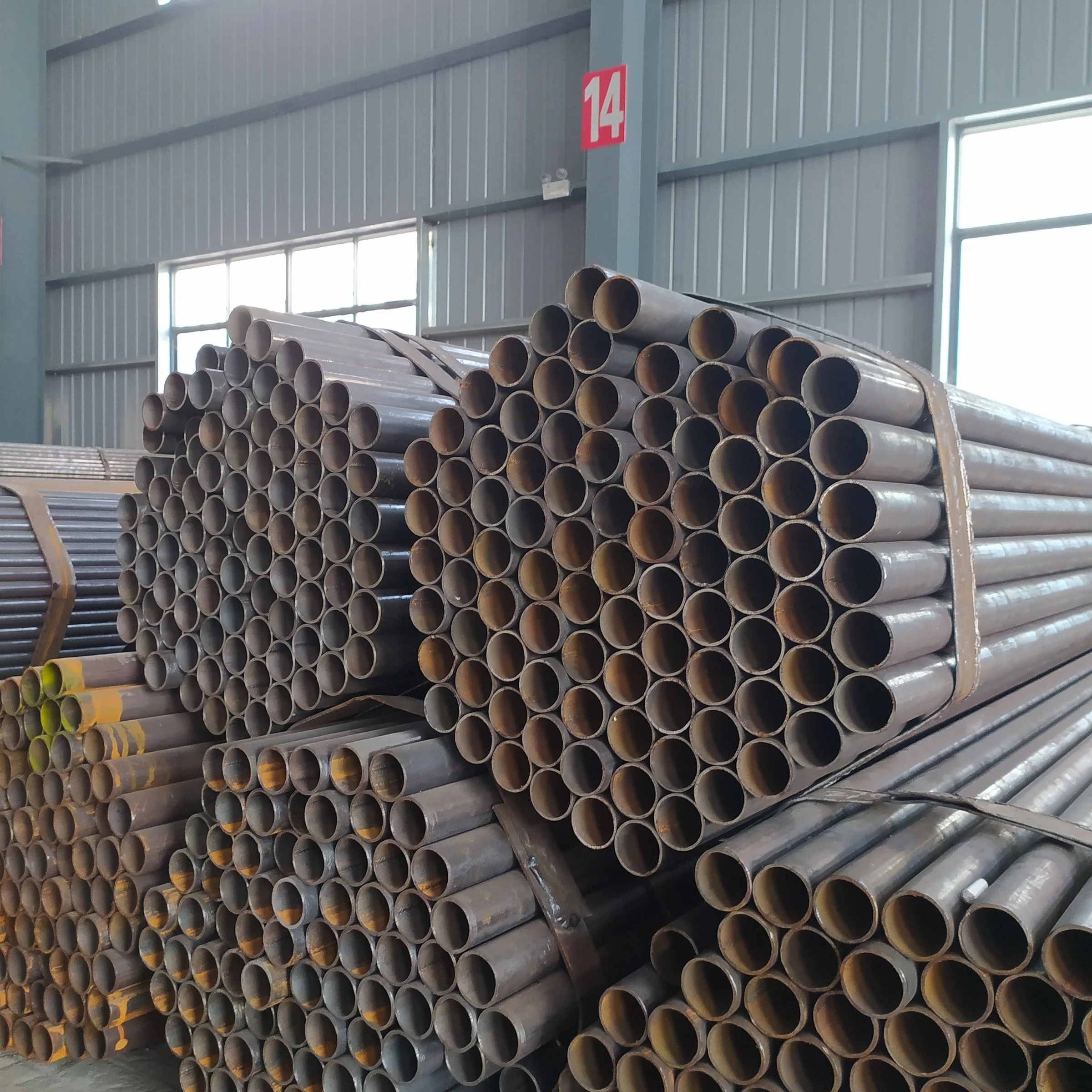 High Quality Carbon Steel Tube PriceHanhuang Manufacturer