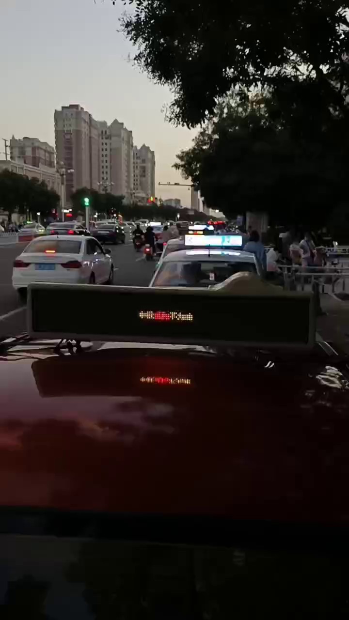 锡林郭勒出租车LED广告服务商,出租车LED广告