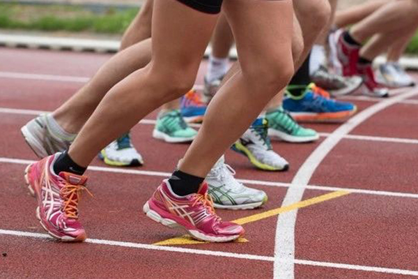 接連三名學(xué)生猝死，和戴口罩跑步有關(guān)嗎？