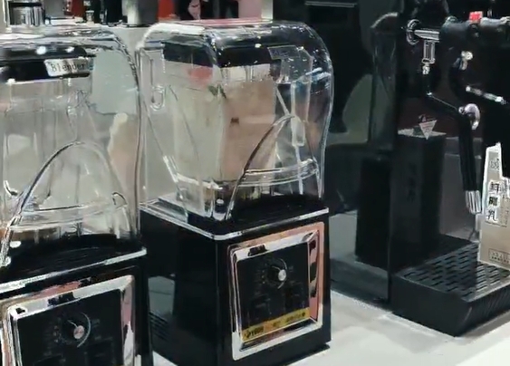 沙冰機現(xiàn)場操作