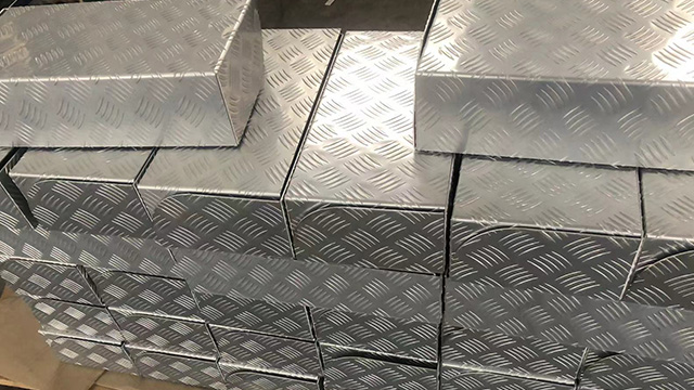 盐城防滑覆膜铝板规范