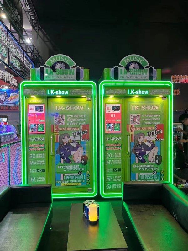 耳麥嗨唱歌房
