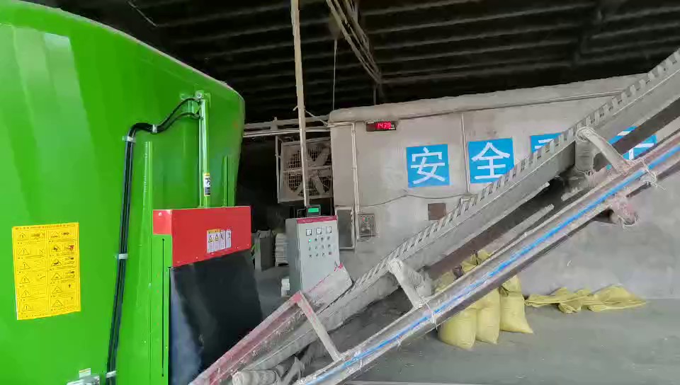 北京立式固定TMR搅拌机哪里有卖的,立式固定TMR搅拌机