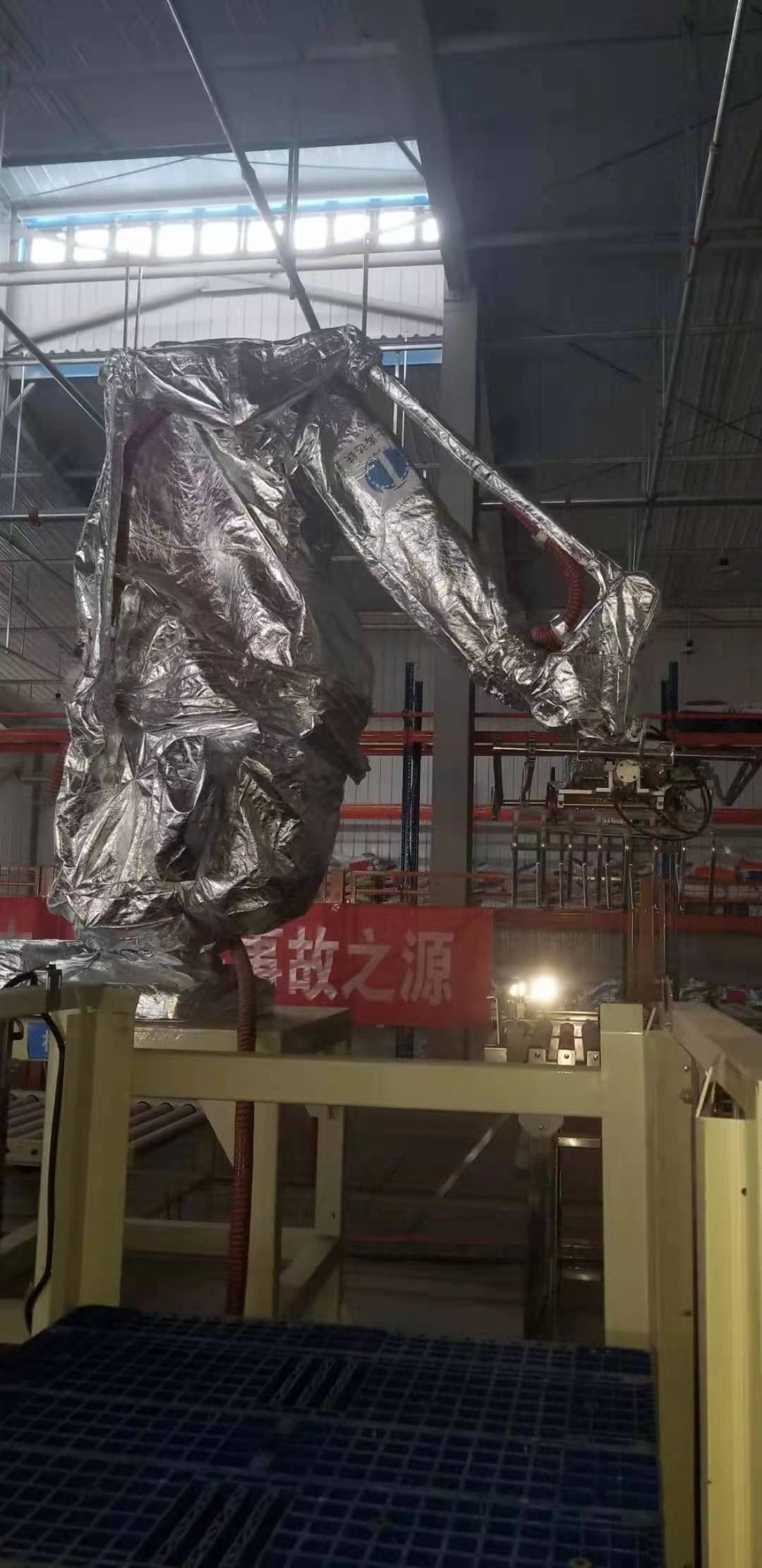 分揀、碼垛、搬運(yùn)工業(yè)機(jī)器人防護(hù)服.jpg