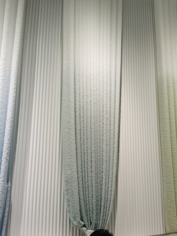 淺綠色窗簾