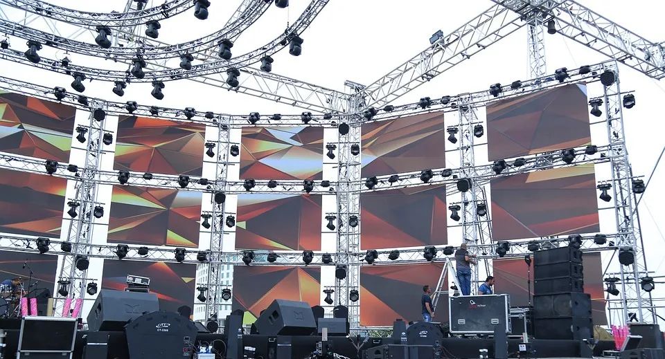 原創(chuàng)丨中繼纜在流動演出中的靈活應(yīng)用