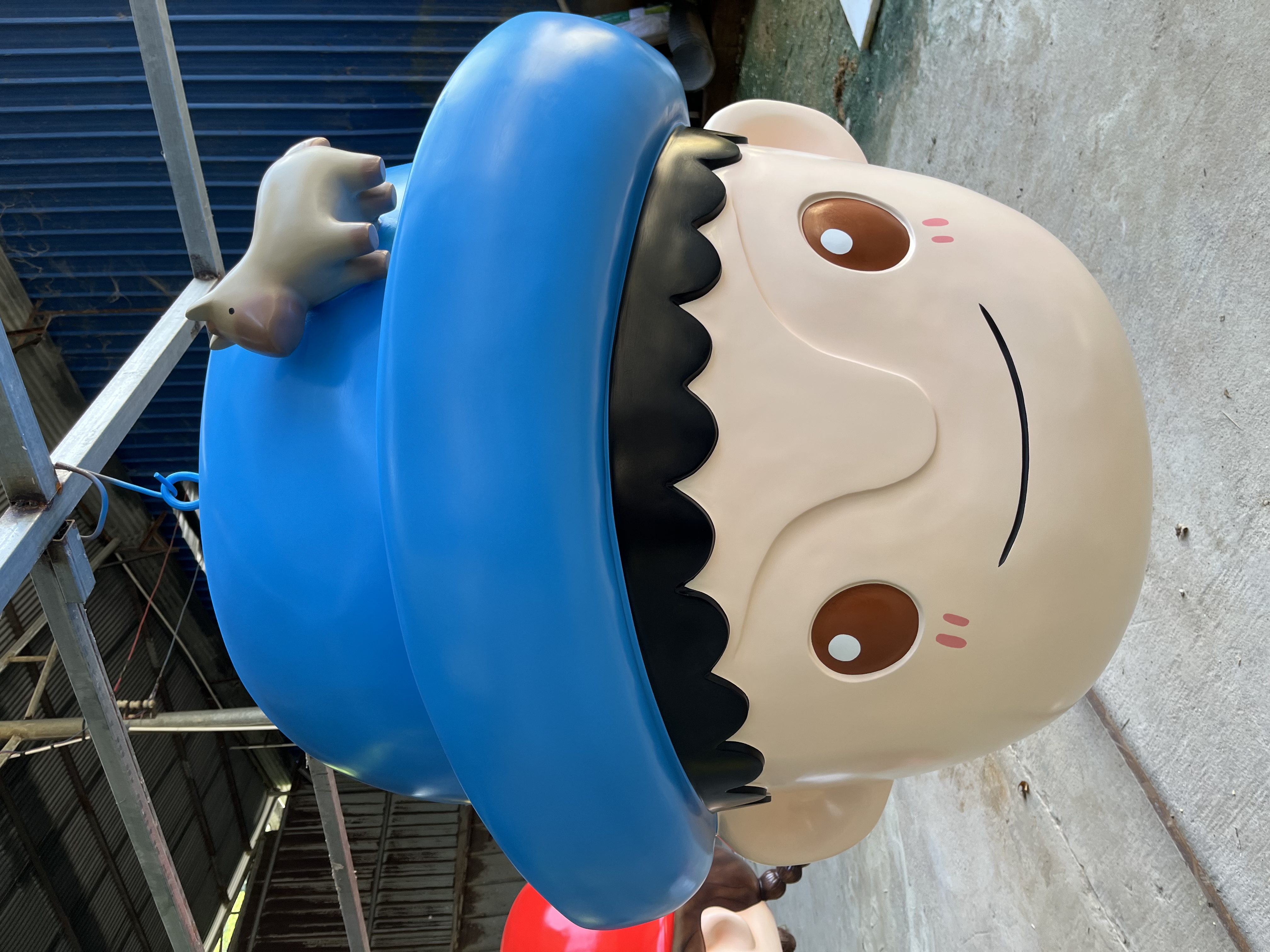 玻璃鋼俊俏男孩雕塑-名圖雕塑