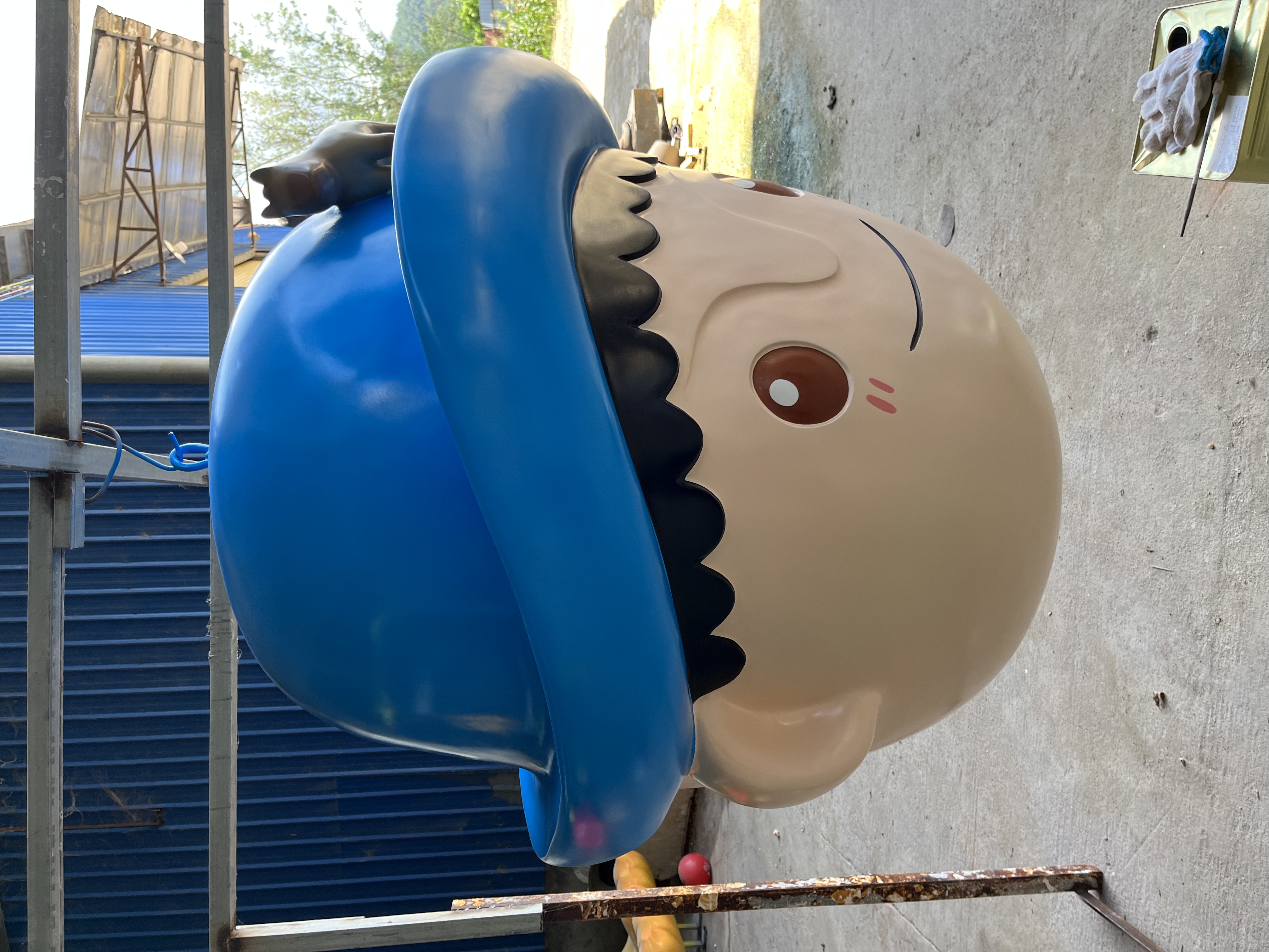 玻璃鋼俊俏男孩雕塑-名圖雕塑