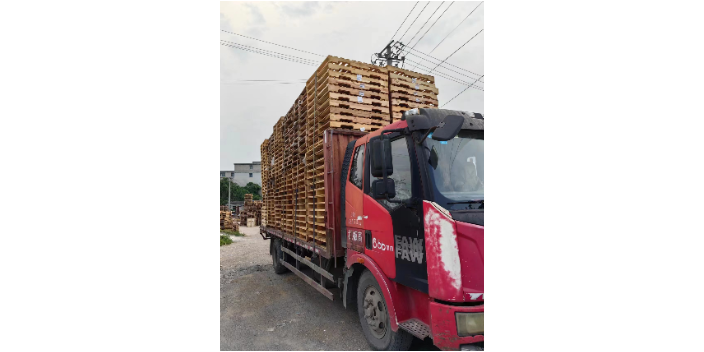 西乡塘区实木托盘厂家 广西瑞琳包装材料供应;