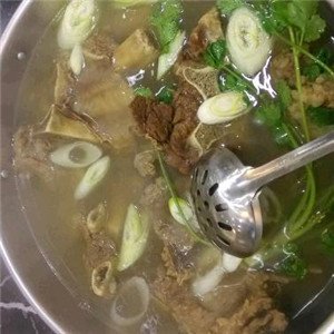 牛骨頭自助火鍋