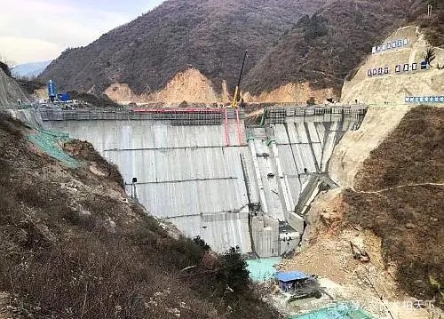 聚脲應用于水利大壩的優勢有哪些？