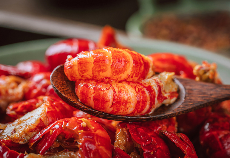 遼寧特色龍蝦加盟連鎖店 服務(wù)為先 臺(tái)州憶口香餐飲管理供應(yīng)