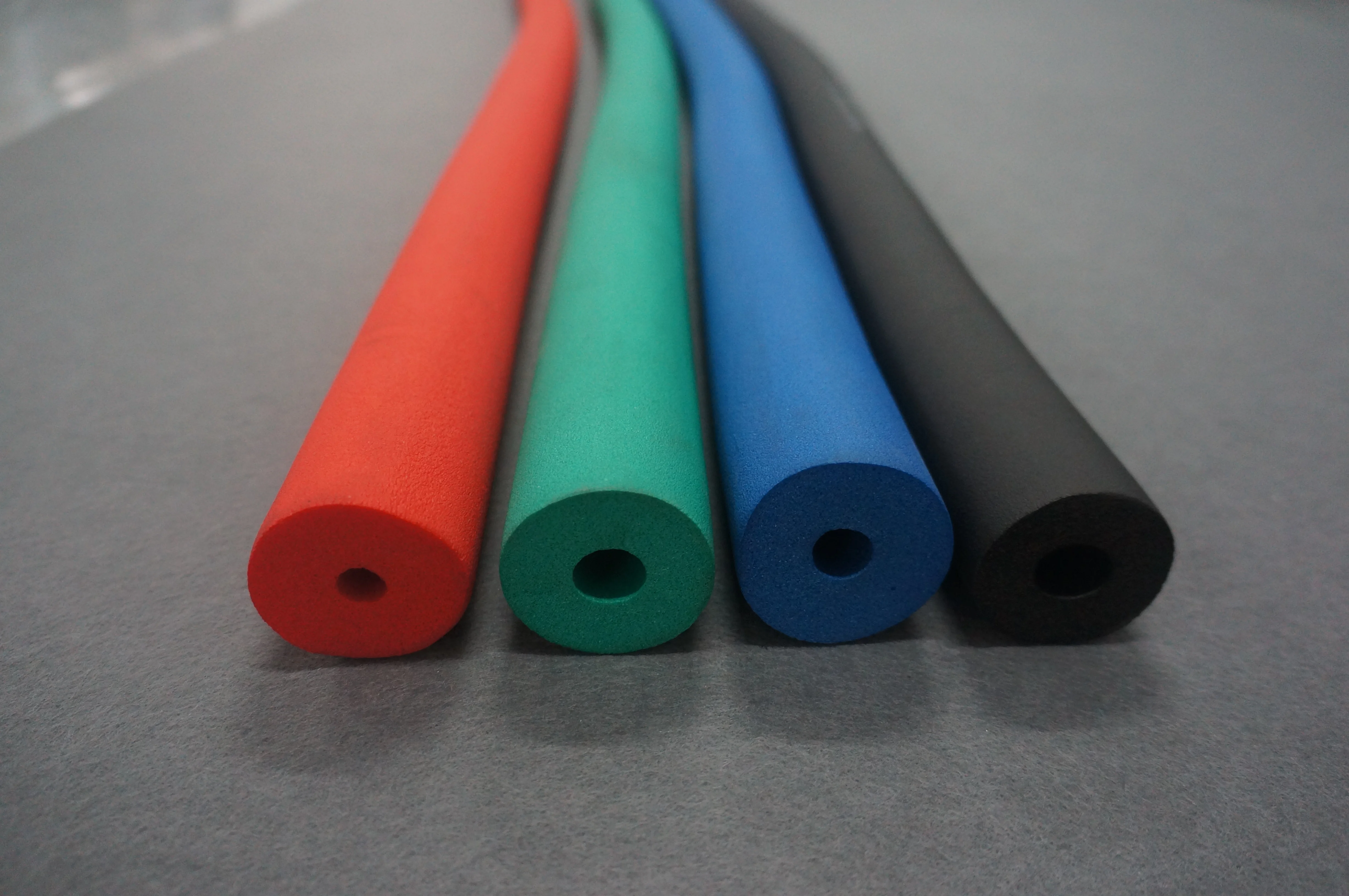 彩色橡塑管都有哪些颜色,彩色橡塑保温管又有哪些使用优势呢