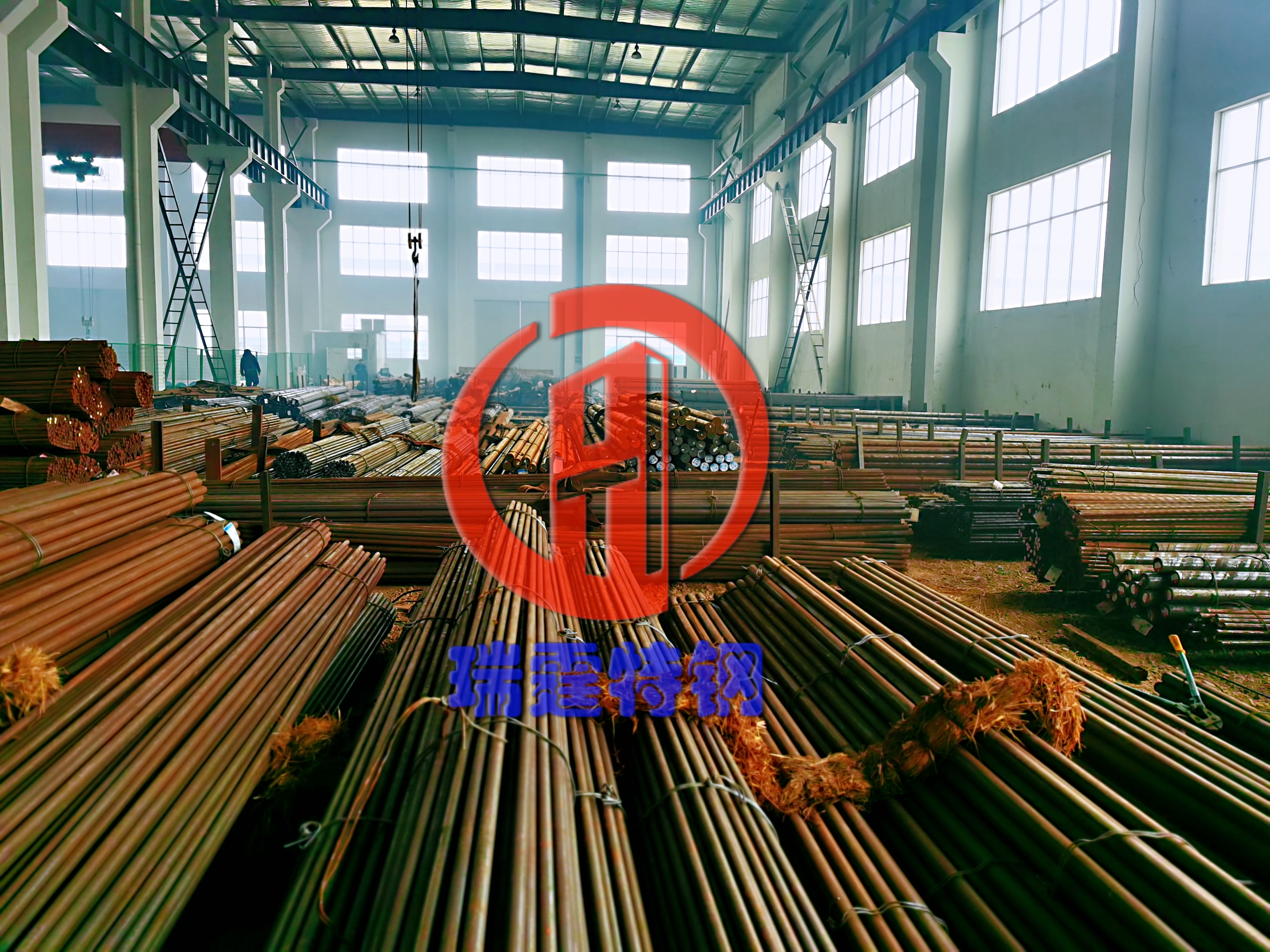 市場人士認為，在需求“做減法”的背景下——  鋼市供需平衡關(guān)鍵仍在控產(chǎn)