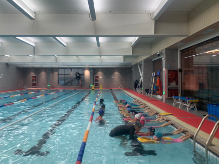 上海青少儿游泳体育培训大概多少钱