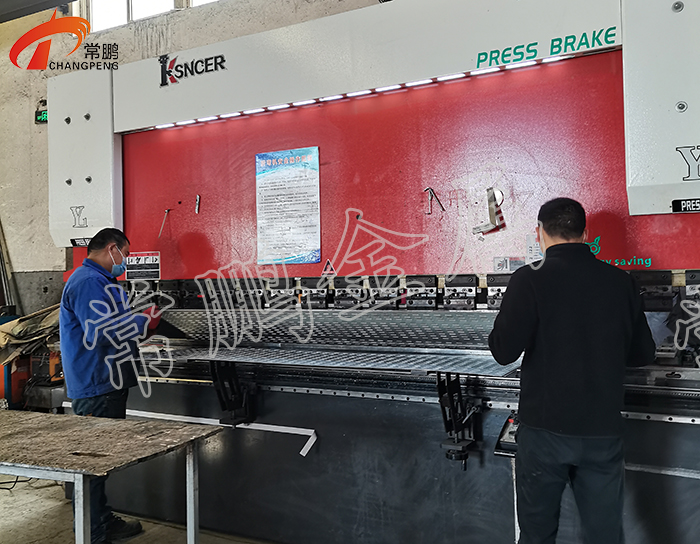 4托盤式橋架折彎.jpg 4托盤式橋架折彎.jpg