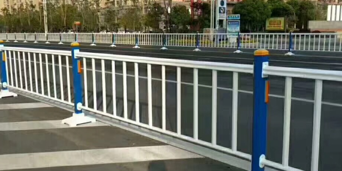 黑龙江多功能道路护栏多少钱,道路护栏