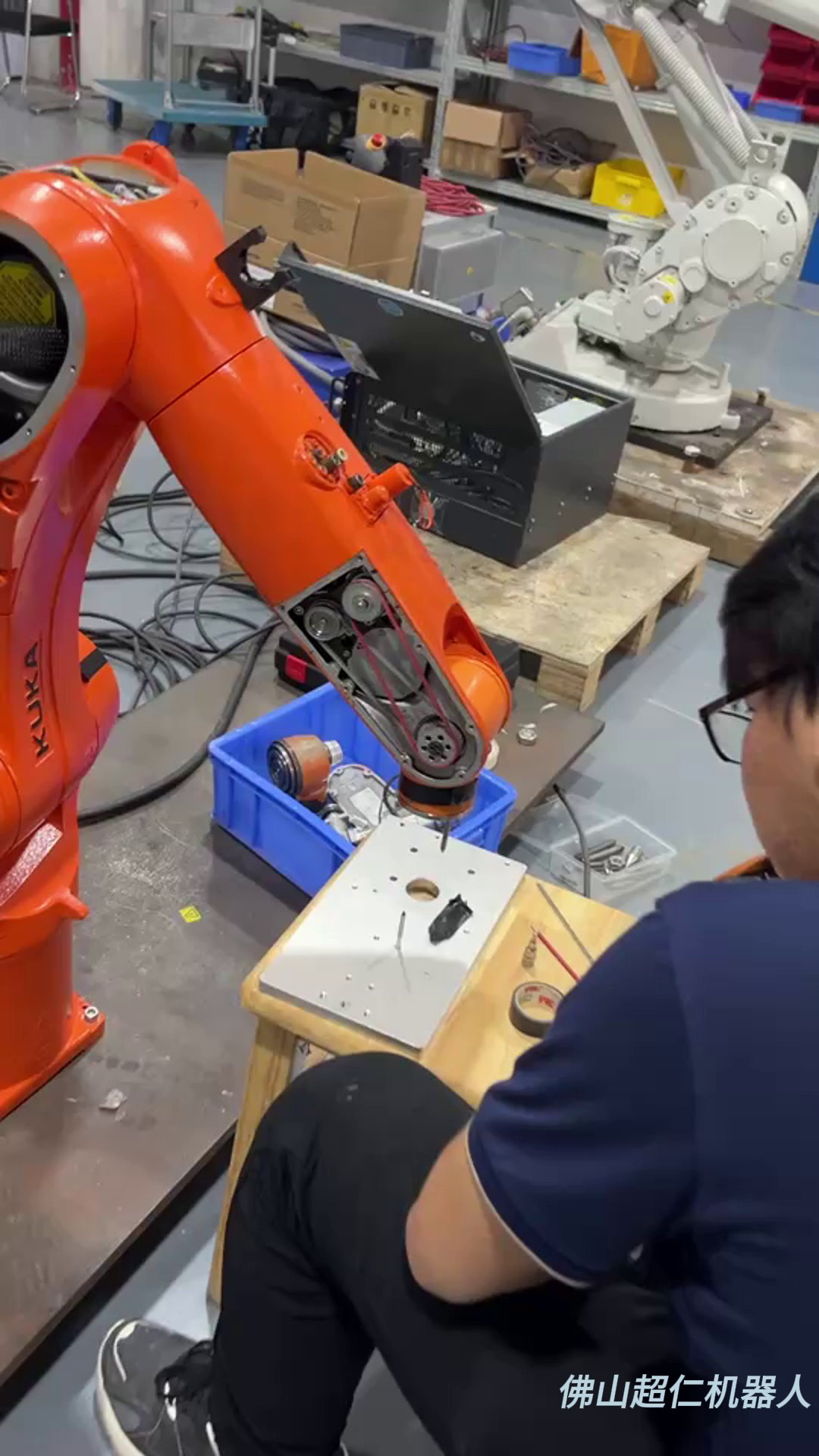 汕头焊接库卡机器人本体,库卡机器人