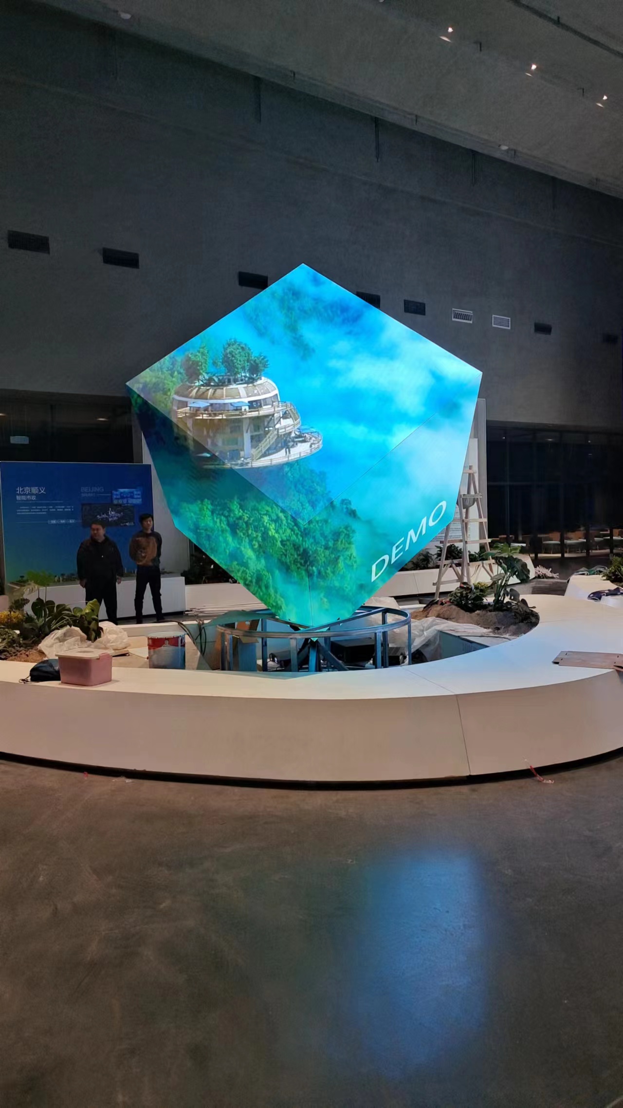 LED异形屏安装常见的几个步骤_上海邦利维光电科技有限公司