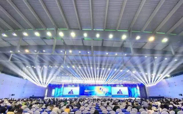 雷軍的一句“站在風口上，豬都能飛起來?！痹谶^去的20年里，被無數(shù)行業(yè)證明。