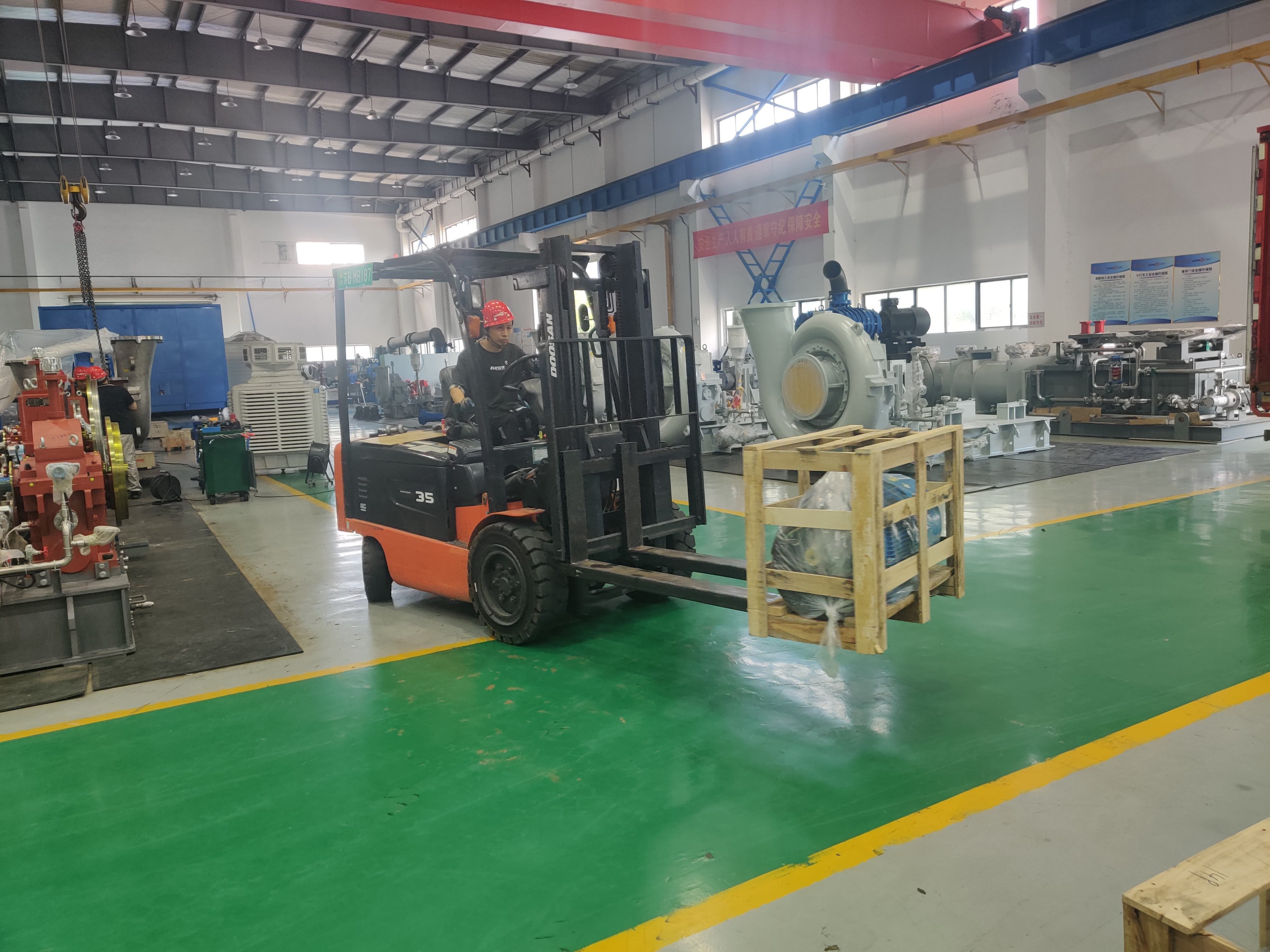 酷暑之下章鼓力魄銳車間依舊有條不紊火力全開