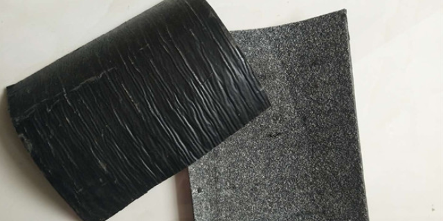 黑布网裂贴施工方法