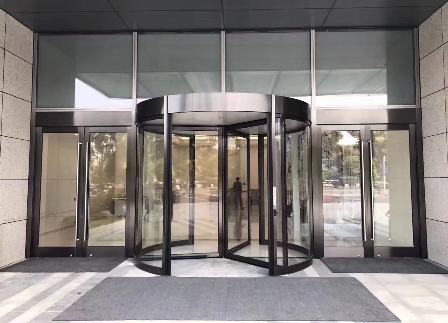 亞朵酒店三翼旋轉(zhuǎn)門 (4).jpg