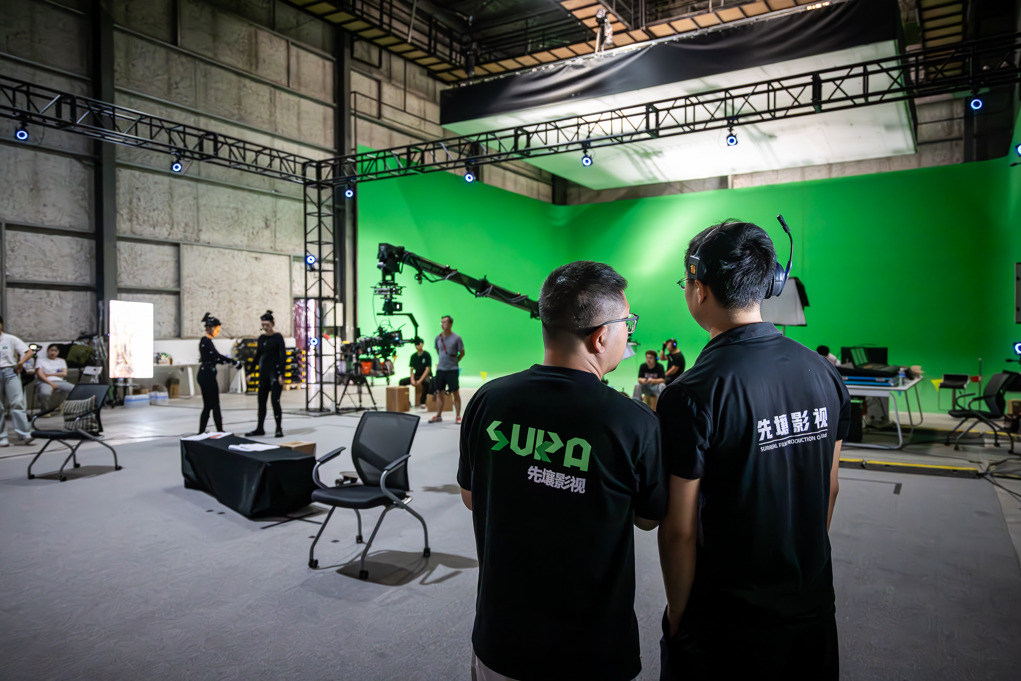 虚拟观众背后：直播间假人购买的真相与风险揭秘 (舞台上虚拟人观众能看到吗)-初仟社区