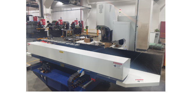 安徽自動智能攻鉚復(fù)合中心用途 廣東懶人自動化設(shè)備供應(yīng)