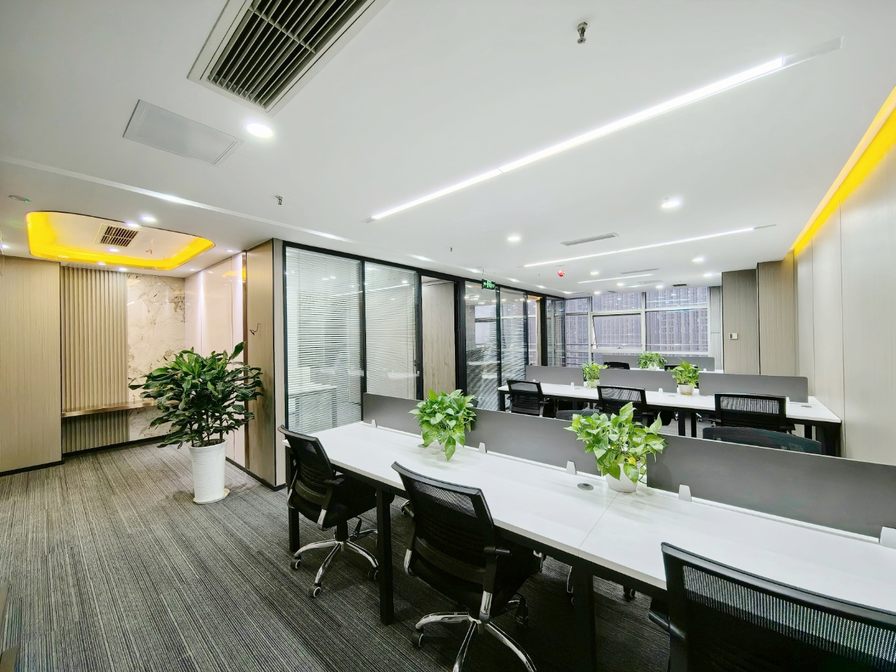 辦公區(qū).jpg 辦公區(qū).jpg