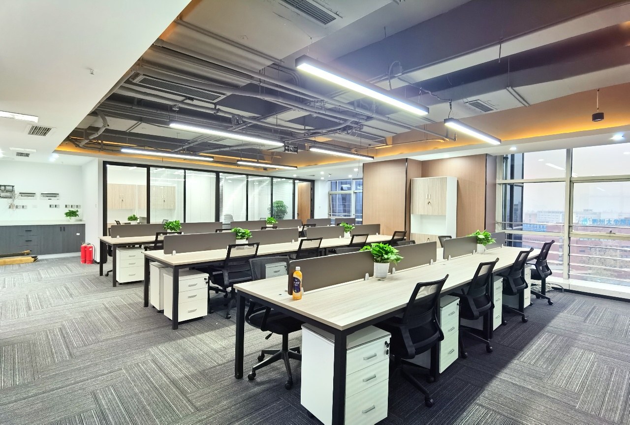 辦公區(qū)域.jpg 辦公區(qū)域.jpg